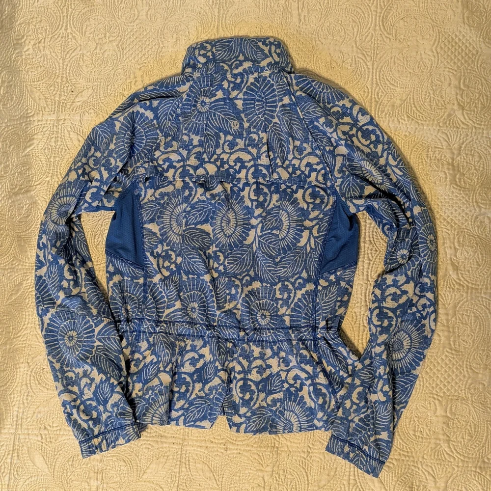 Lululemon Athletica Blue and White Patterned Utility Jacket - Picture 2 of 6